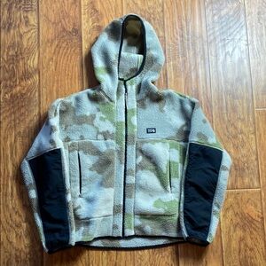 Mountain Hardwear women’s small Green and Cream Fleece Jacket